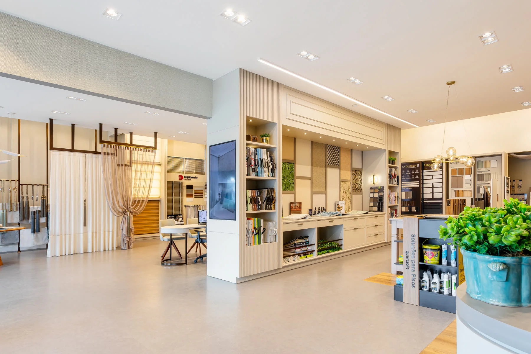 Foto 9 do showroom da Ávila Cortinas e Persianas em Criciúma