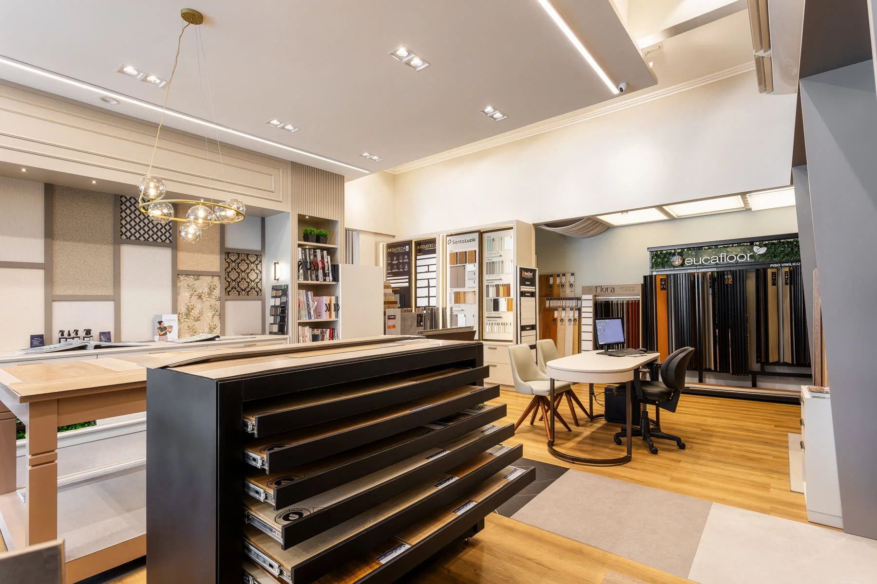Foto 5 do showroom da Ávila Cortinas e Persianas em Criciúma